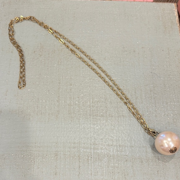 Elegant Gold Necklace with Pearl Pendant - Picture 1 of 1